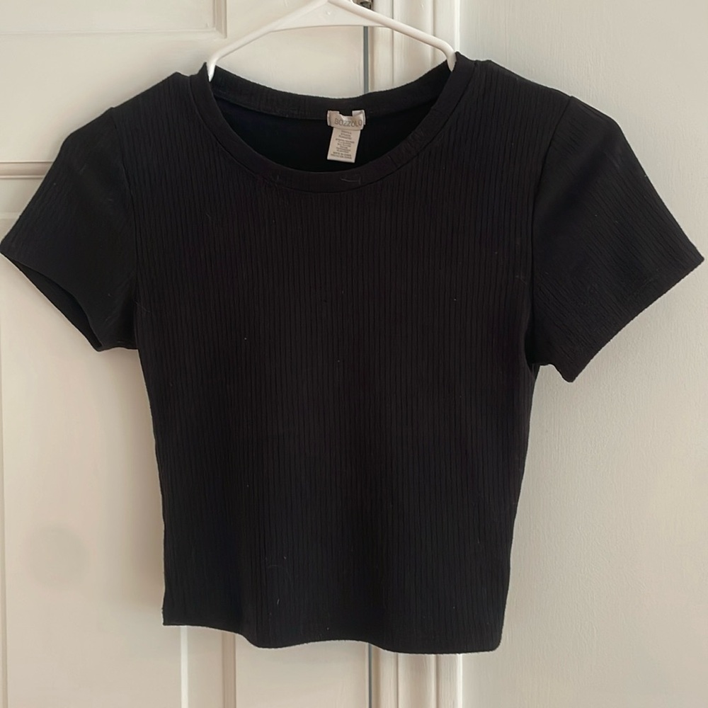 Black ribbed crop tee